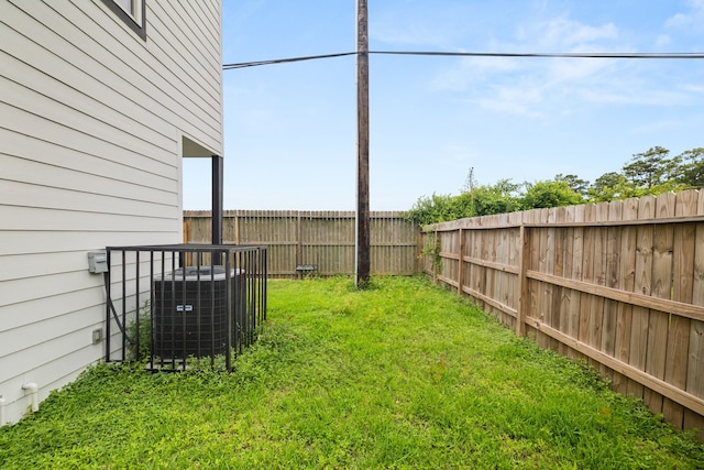 8534 Woodlyn Rd, Houston, TX 77028 - view of fenced backyard