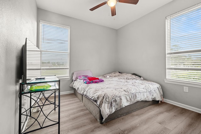 8534 Woodlyn Rd, Houston, TX 77028 - bedroom with wood finished floors and a ceiling fan