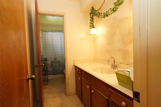1501 N Park Side Dr, Deer Park, TX 77536 - full bath with vanity, toilet, and a shower with curtain