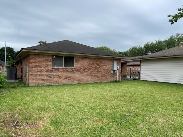 1501 N Park Side Dr, Deer Park, TX 77536 - view of green lawn featuring central AC unit