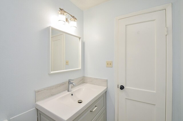 10947 Vanderford Dr, Houston, TX 77099 - bathroom featuring vanity