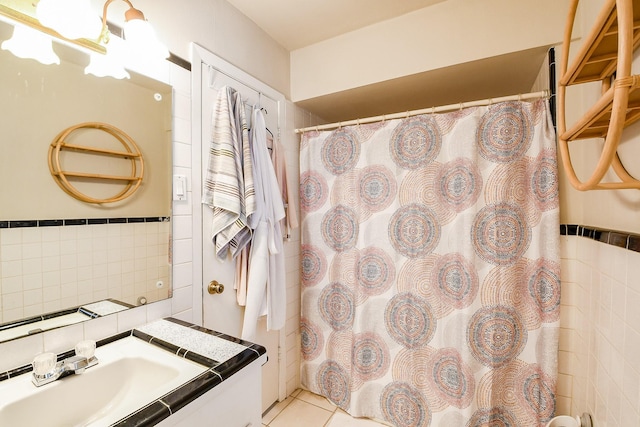 5423 Willow Creek Way, Houston, TX 77017 - full bath featuring tile walls, vanity, a shower with curtain, and tile patterned floors
