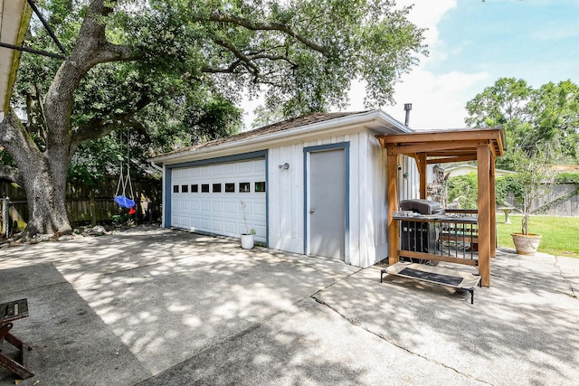 5423 Willow Creek Way, Houston, TX 77017 - view of detached garage