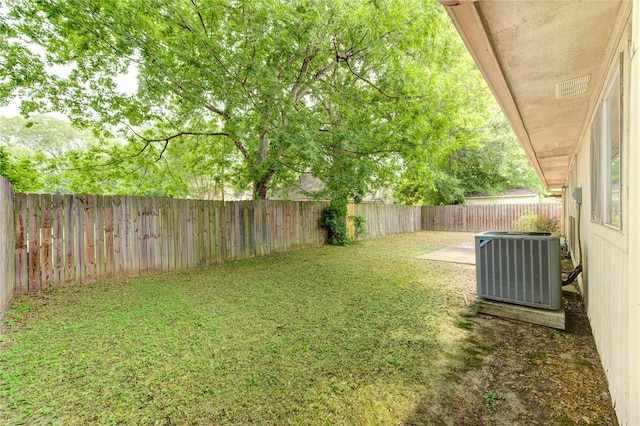 24014 Whitefield Ln, Katy, TX 77493 - view of yard featuring central AC