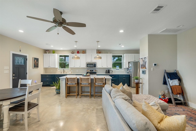 5292 Horseshoe Dr, Anderson, TX 77830 - living room featuring a ceiling fan, recessed lighting, and concrete flooring