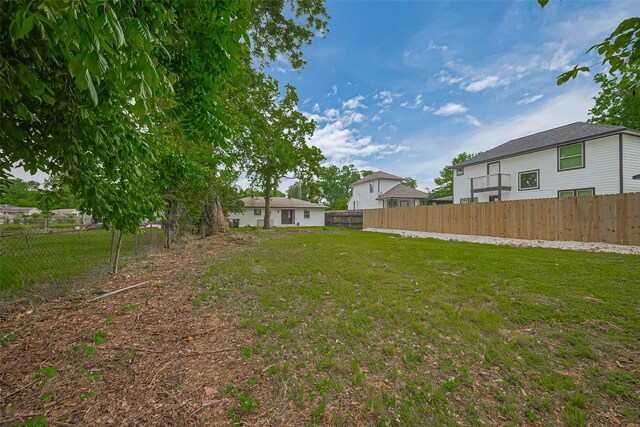 1029 Dolly Wright St, Houston, TX 77088 - view of yard
