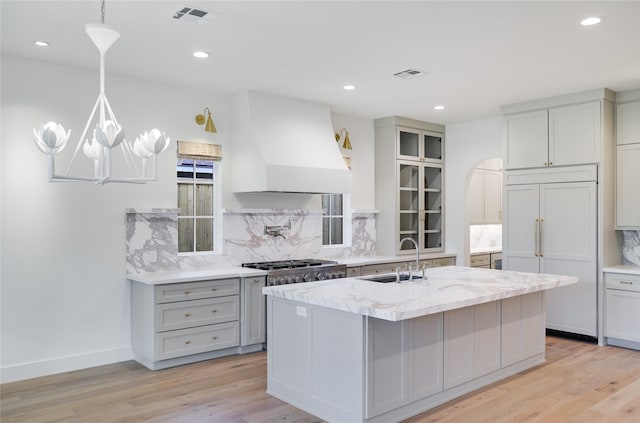 1732 Libbey Dr, Houston, TX 77018 - kitchen featuring custom exhaust hood, a sink, gray cabinets, backsplash, and light wood-style flooring