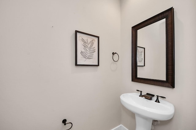 1544 W 23rd St Unit B, Houston, TX 77008 - bathroom with baseboards and a sink