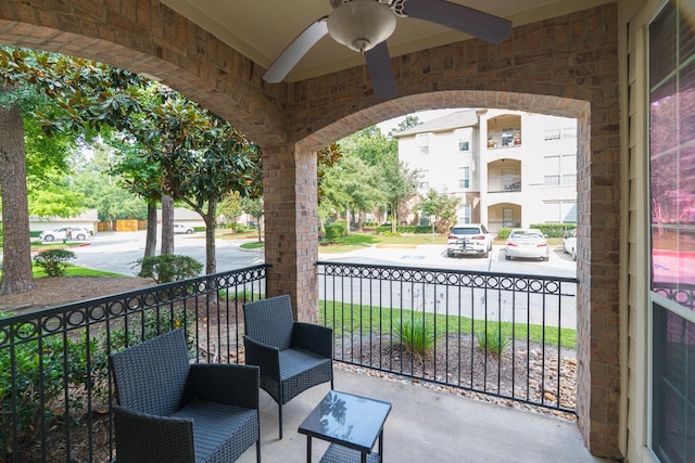 6607 Lake Woodlands Dr Unit 312, The Woodlands, TX 77382 - porch with a ceiling fan