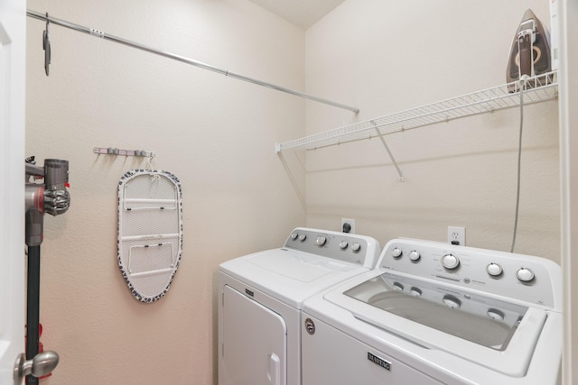 6607 Lake Woodlands Dr Unit 312, The Woodlands, TX 77382 - laundry area featuring washer and clothes dryer