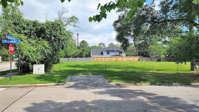 9746 Cedardale Dr, Houston, TX 77055