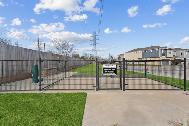5514 Oriente Ln, Houston, TX 77023 - view of gate