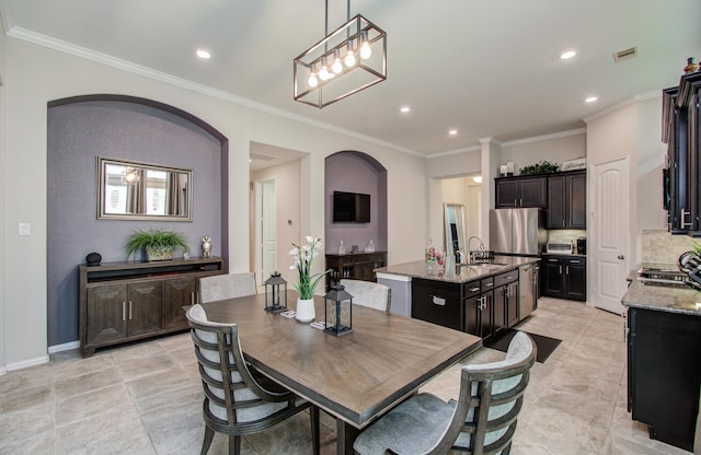 3111 Jane Way, Richmond, TX 77406 - dining space featuring arched walkways, recessed lighting, ornamental molding, and baseboards