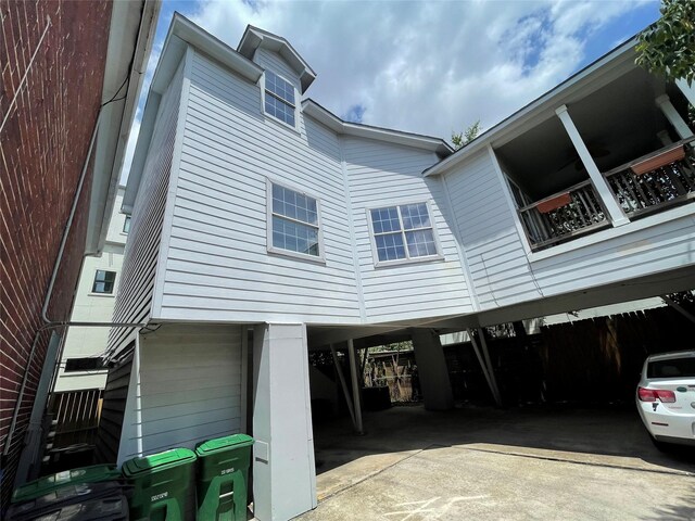 508 W Clay St, Houston, TX 77019 - view of side of home featuring a carport and concrete driveway