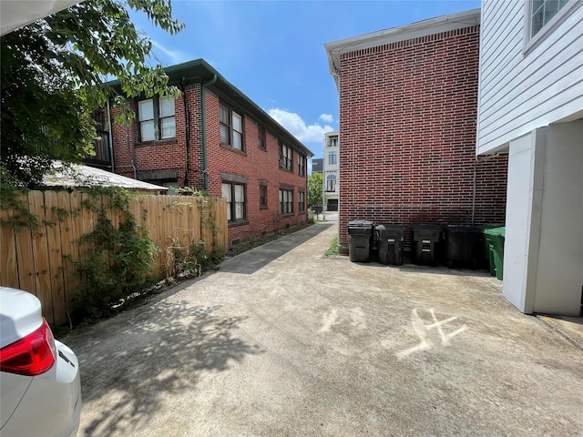 508 W Clay St, Houston, TX 77019 - view of concrete alley