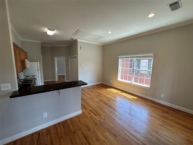 508 W Clay St, Houston, TX 77019 - kitchen with white appliances, wood finished floors, crown molding, baseboards, and a breakfast bar