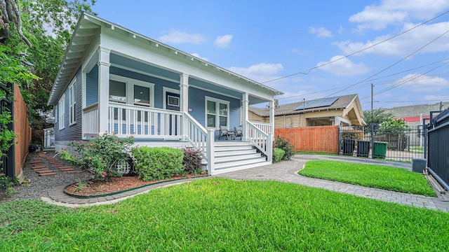 405 N Grace St N, Houston, TX 77003 - shotgun-style home featuring covered porch
