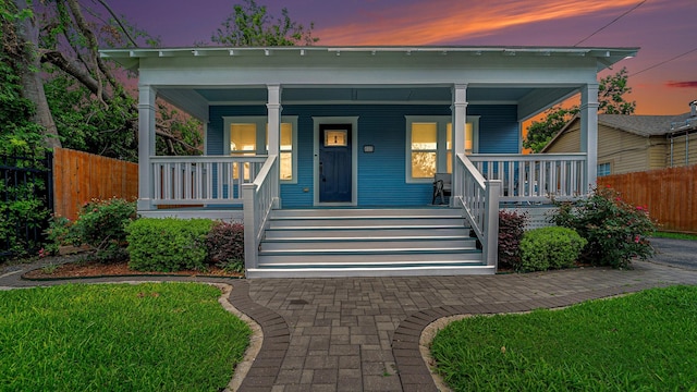 405 N Grace St N, Houston, TX 77003 - shotgun-style home with covered porch