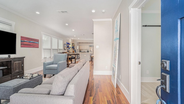 405 N Grace St N, Houston, TX 77003 - living room featuring light wood-type flooring, crown molding, recessed lighting, and baseboards