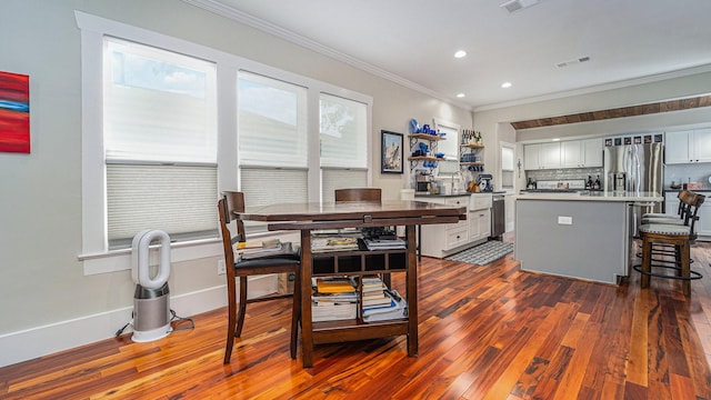 405 N Grace St N, Houston, TX 77003 - dining area featuring crown molding, dark wood-style flooring, recessed lighting, and baseboards