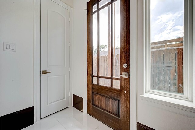 825 W 16th St Unit A, Houston, TX 77008 - entrance foyer featuring tile patterned floors