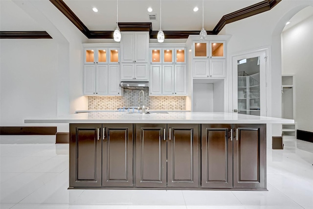 825 W 16th St Unit A, Houston, TX 77008 - kitchen featuring ornamental molding, light countertops, a sink, under cabinet range hood, and a large island