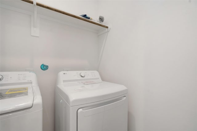 2520 Live Oak St, Houston, TX 77004 - laundry area featuring washer and dryer