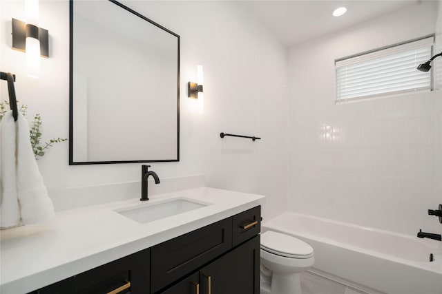2520 Live Oak St, Houston, TX 77004 - full bath featuring toilet, vanity, tub / shower combination, and recessed lighting