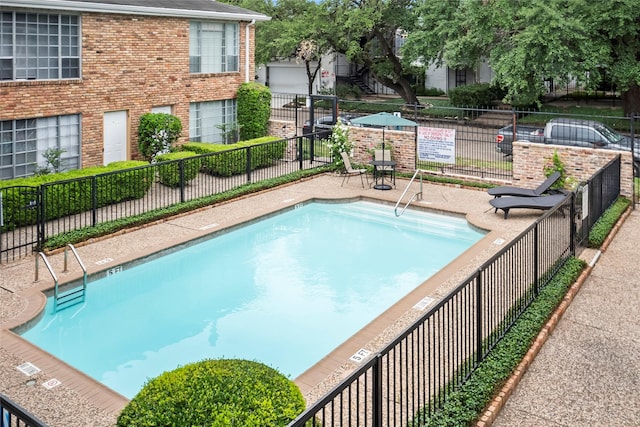 5353 Richmond Ave Unit 6, Houston, TX 77056 - view of community pool