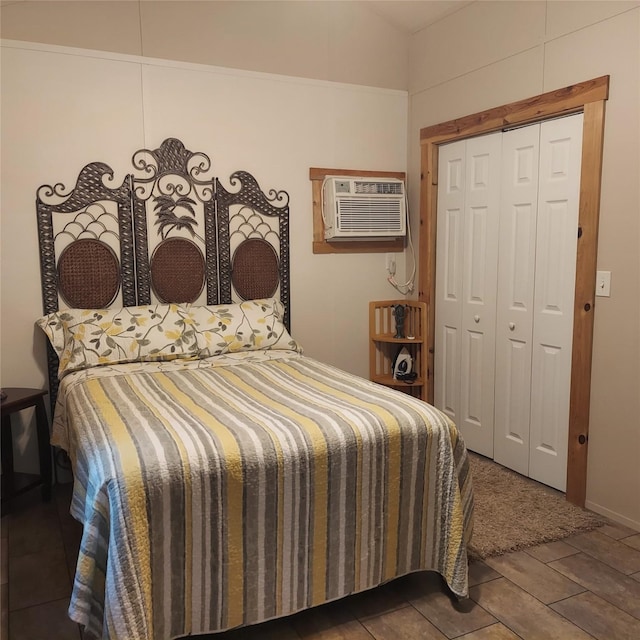 21403 Briar Meadow Rd N, Hempstead, TX 77445 - bedroom featuring an AC wall unit, a closet, and lofted ceiling