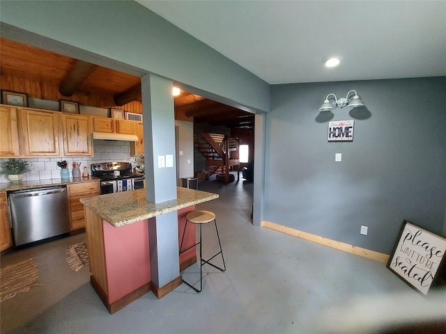 21403 Briar Meadow Rd N, Hempstead, TX 77445 - kitchen featuring stainless steel appliances, finished concrete floors, under cabinet range hood, backsplash, and a kitchen breakfast bar