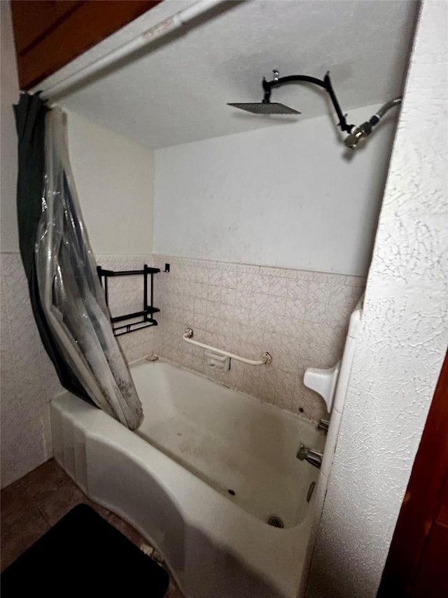 125 Mimosa Pt, Livingston, TX 77351 - bathroom featuring shower / bath combo