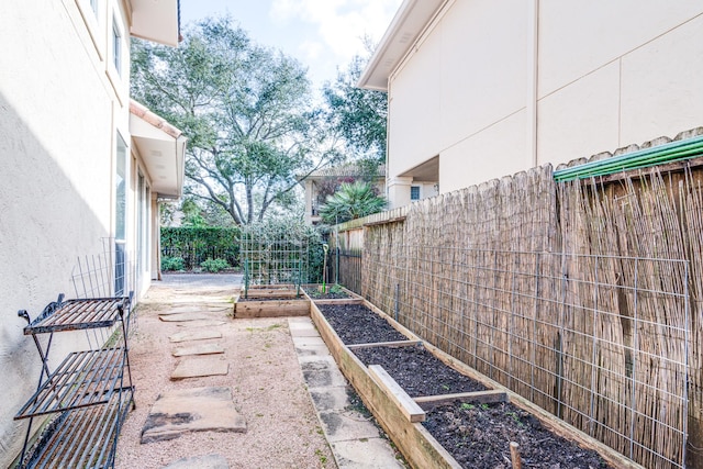 403 Harborside Way, Kemah, TX 77565 - view of yard with a garden