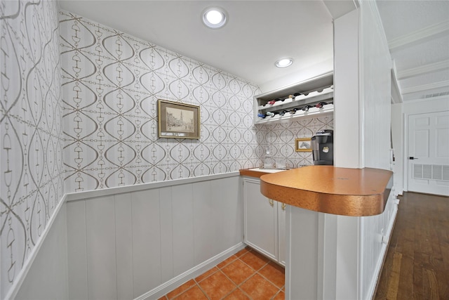 6803 Shady Ln, Richmond, TX 77406 - bar area featuring recessed lighting
