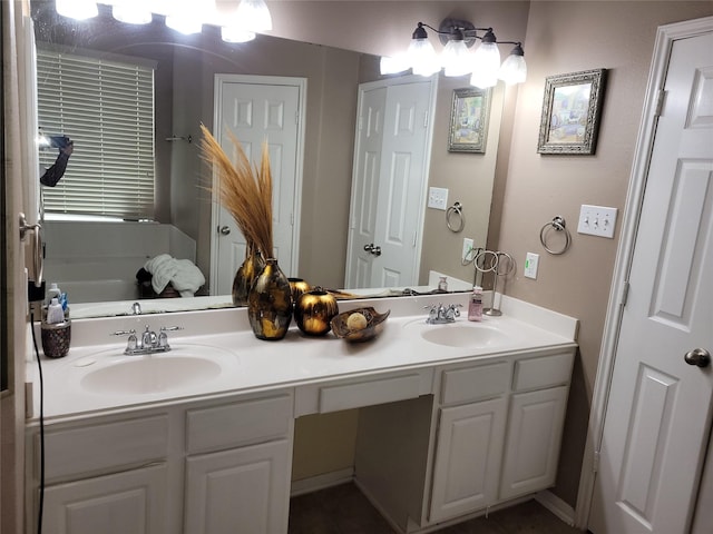 5647 Horseshoe Fls, Missouri City, TX 77459 - bathroom with double vanity and a bathtub