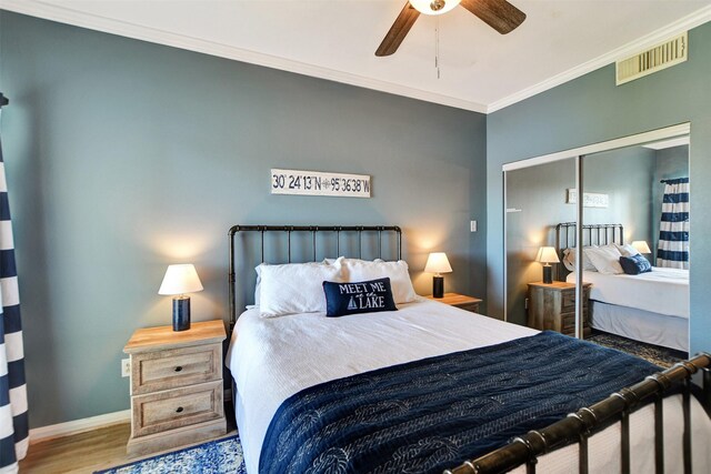 12800 Melville Dr Unit B302, Montgomery, TX 77356 - bedroom featuring crown molding, wood finished floors, baseboards, a closet, and a ceiling fan