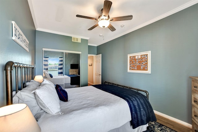 12800 Melville Dr Unit B302, Montgomery, TX 77356 - bedroom with ornamental molding, wood finished floors, baseboards, a closet, and a ceiling fan