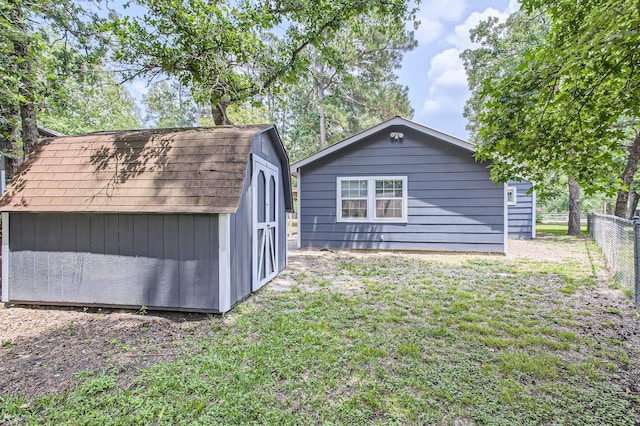 10176 Dogwood Loop, Montgomery, TX 77316 - view of side of property with a gambrel roof