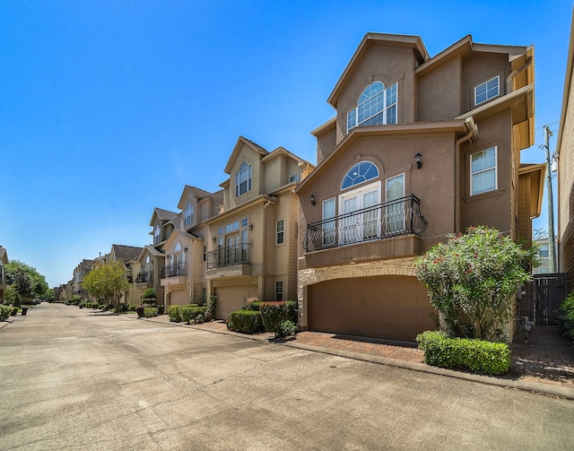 9004 Harbor Hills Dr, Houston, TX 77054 - view of front facade featuring stucco siding, a residential view, and a garage