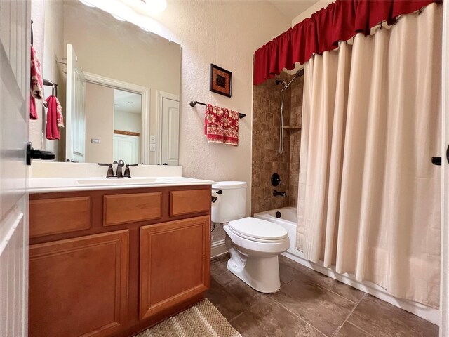 115 Carriage Ct, Magnolia, TX 77354 - bathroom featuring a textured wall, toilet, vanity, and shower / bath combination with curtain