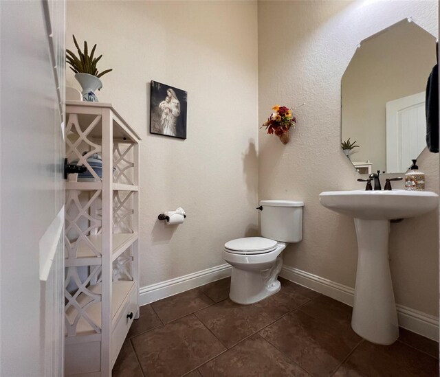 115 Carriage Ct, Magnolia, TX 77354 - bathroom with toilet, tile patterned flooring, and baseboards
