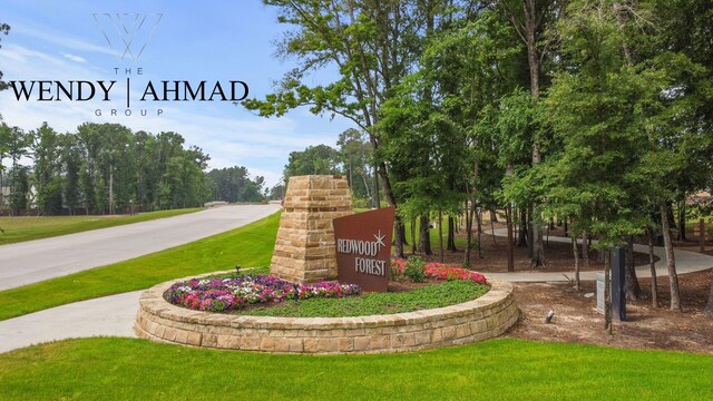 7918 Summit Trail Ln, Porter, TX 77365 - community sign featuring a lawn