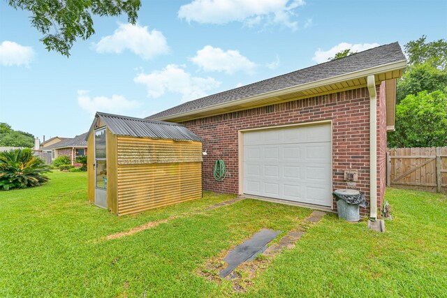 610 Bayou Bend Dr, Deer Park, TX 77536 - garage with driveway