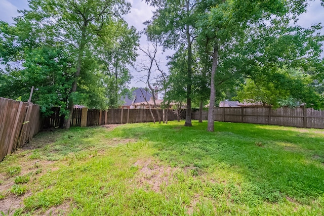 447 Vane Way, Crosby, TX 77532 - view of yard