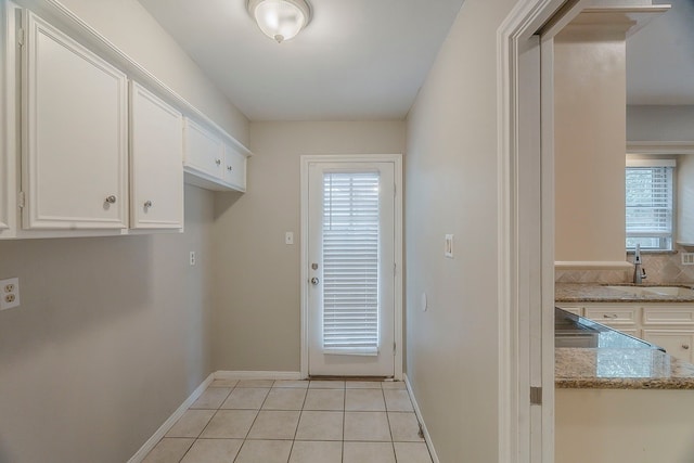 5206 Graystone Ln, Houston, TX 77069 - doorway featuring a sink, baseboards, and light tile patterned flooring