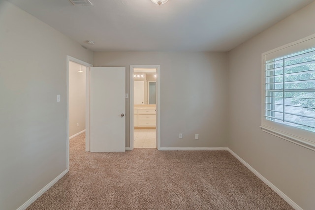 5206 Graystone Ln, Houston, TX 77069 - unfurnished bedroom featuring carpet flooring, baseboards, and ensuite bath