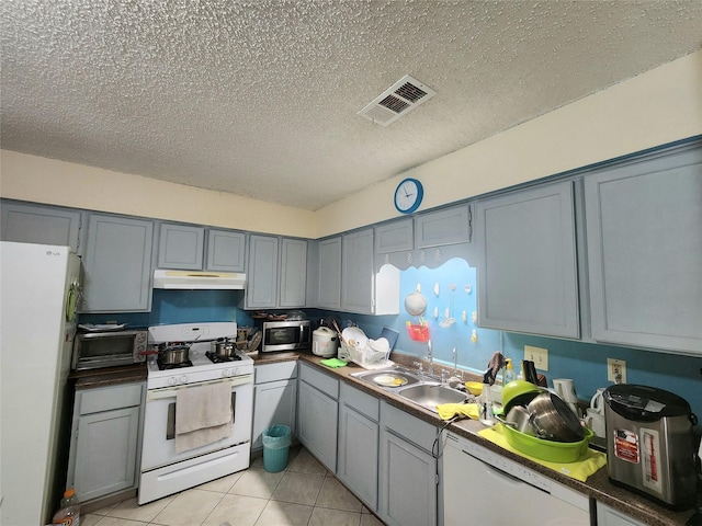 6822 Zapata Dr, Houston, TX 77083 - kitchen with white appliances, under cabinet range hood, a sink, gray cabinets, and a textured ceiling