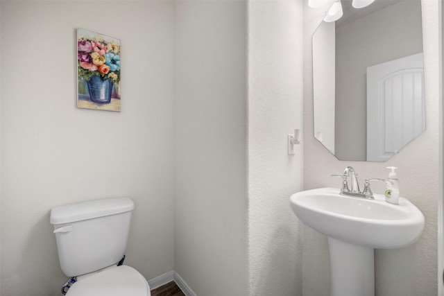 6846 Termino Ln, Rosharon, TX 77583 - bathroom featuring toilet and a sink