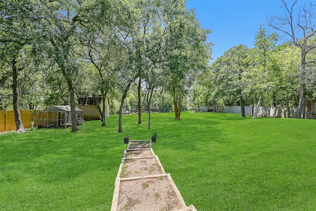 704 Balmoral Ct, Friendswood, TX 77546 - view of yard