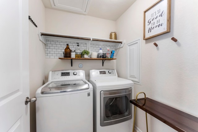9998 Chimney Swift Ln, Conroe, TX 77385 - laundry room with washing machine and dryer